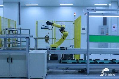 網(wǎng)媒山西行丨生產(chǎn)一臺(tái)電腦最快僅需18秒！在“智能云”工廠感受山西信息產(chǎn)業(yè)速度與計(jì)算機(jī)技術(shù)開發(fā)的深度融合